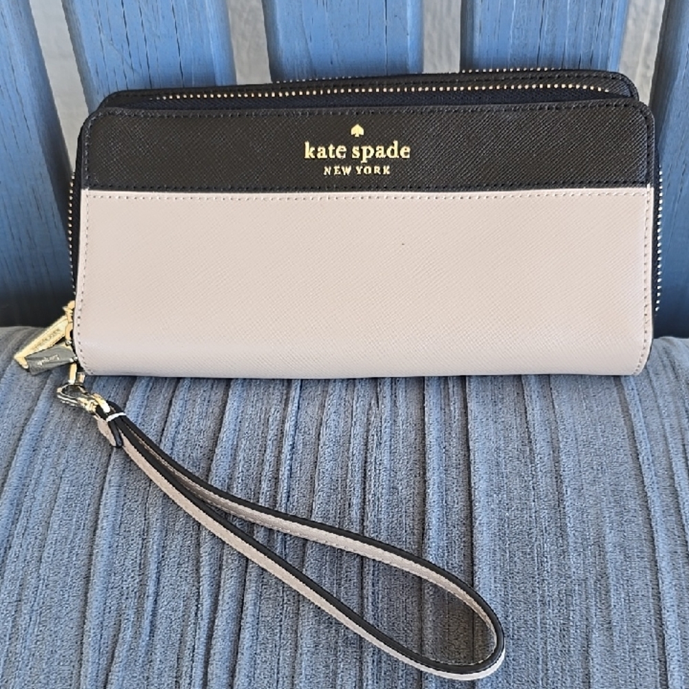 Kate Spade NWO Tags Staci Black and Cream Wristlet Saffiano Leather 2 Sections